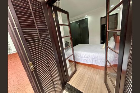 Casa à venda com 206m², 3 quartos e 2 vagasQuarto Suíte 2