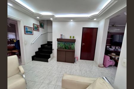 Casa à venda com 206m², 3 quartos e 2 vagasSala