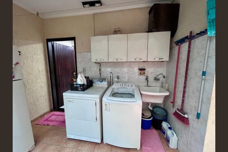 Casa à venda com 206m², 3 quartos e 2 vagasÁrea de Serviço