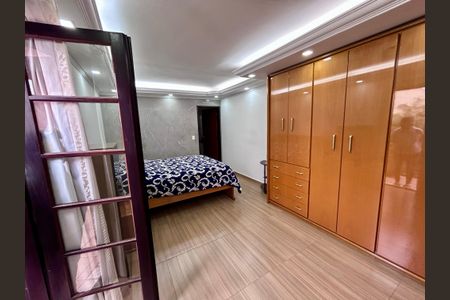 Casa à venda com 206m², 3 quartos e 2 vagasQuarto Suíte 1