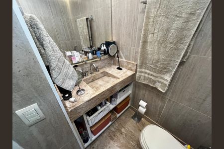 Apartamento à venda com 105m², 3 quartos e 2 vagasBanheiro da Suíte