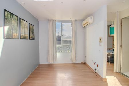 Sala de apartamento à venda com 2 quartos, 40m² em Mário Quintana, Porto Alegre