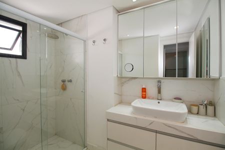 Apartamento à venda com 83m², 2 quartos e 2 vagasBanheiro da Suíte 2