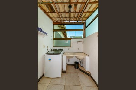 Casa à venda com 401m², 8 quartos e 4 vagas Casa à venda com 401m², 8 quartos e 4 vagasÁrea de Serviço