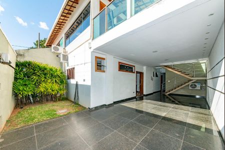 Casa à venda com 401m², 8 quartos e 4 vagas Casa à venda com 401m², 8 quartos e 4 vagasGaragem