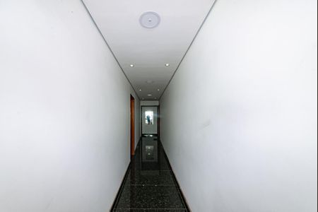 Casa à venda com 401m², 8 quartos e 4 vagas Casa à venda com 401m², 8 quartos e 4 vagasCorredor