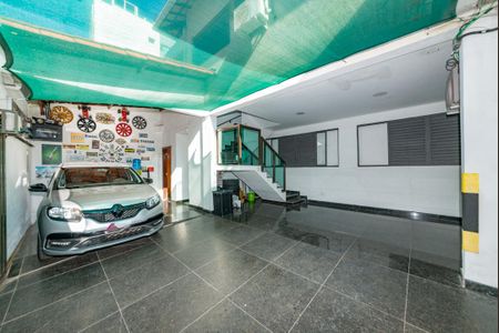 Casa à venda com 401m², 8 quartos e 4 vagas Casa à venda com 401m², 8 quartos e 4 vagasGaragem