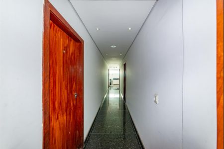 Casa à venda com 401m², 8 quartos e 4 vagas Casa à venda com 401m², 8 quartos e 4 vagasCorredor