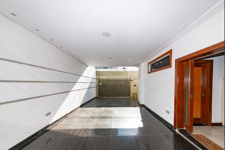 Casa à venda com 401m², 8 quartos e 4 vagas Casa à venda com 401m², 8 quartos e 4 vagasGaragem