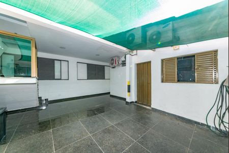Casa à venda com 401m², 8 quartos e 4 vagas Casa à venda com 401m², 8 quartos e 4 vagasGaragem