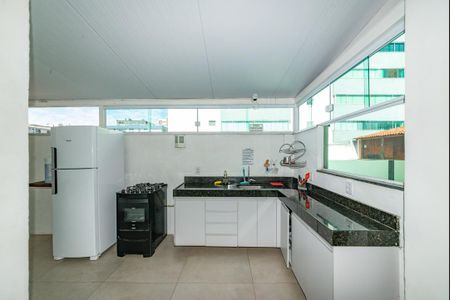 Casa à venda com 401m², 8 quartos e 4 vagas Casa à venda com 401m², 8 quartos e 4 vagasCozinha