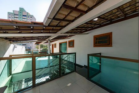 Casa à venda com 401m², 8 quartos e 4 vagas Casa à venda com 401m², 8 quartos e 4 vagasVaranda