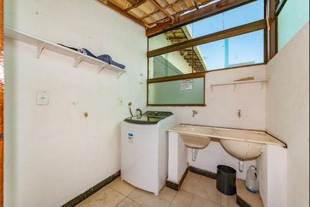 Casa à venda com 401m², 8 quartos e 4 vagas Casa à venda com 401m², 8 quartos e 4 vagasÁrea de Serviço