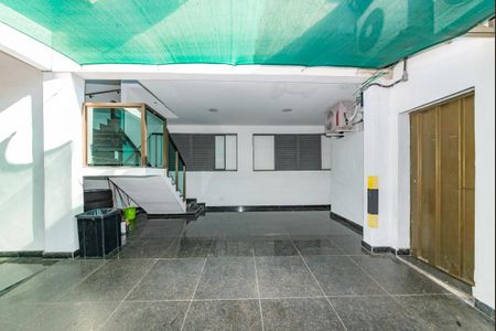 Casa à venda com 401m², 8 quartos e 4 vagas Casa à venda com 401m², 8 quartos e 4 vagasGaragem