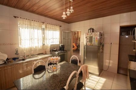 Casa à venda com 270m², 4 quartos e 2 vagasFoto 06
