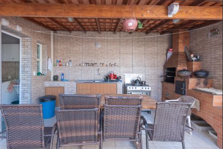 Casa à venda com 200m², 4 quartos e 2 vagas Casa à venda com 200m², 4 quartos e 2 vagasÁrea comum - Churrasqueira