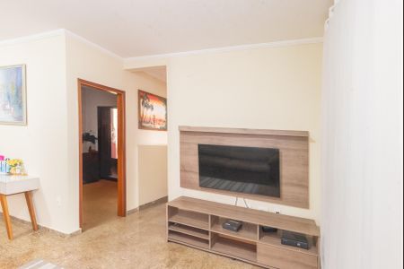 Casa à venda com 200m², 4 quartos e 2 vagas Casa à venda com 200m², 4 quartos e 2 vagasSala