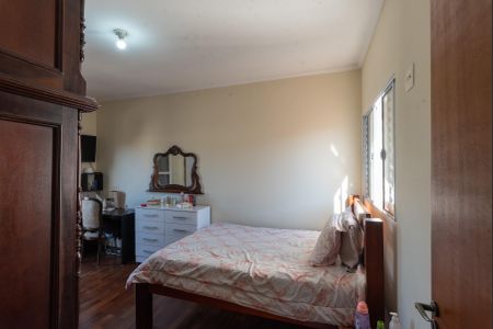 Casa à venda com 200m², 4 quartos e 2 vagas Casa à venda com 200m², 4 quartos e 2 vagasQuarto 1