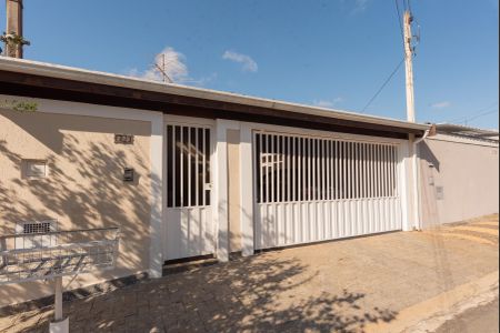 Casa à venda com 200m², 4 quartos e 2 vagas Casa à venda com 200m², 4 quartos e 2 vagasFachada