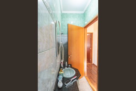 Casa à venda com 200m², 4 quartos e 2 vagas Casa à venda com 200m², 4 quartos e 2 vagasBanheiro