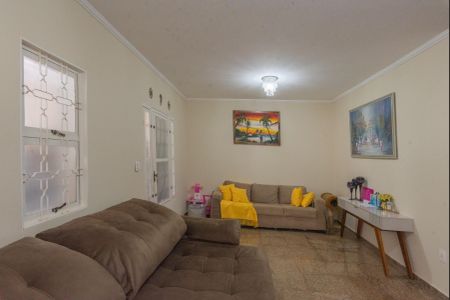 Casa à venda com 200m², 4 quartos e 2 vagas Casa à venda com 200m², 4 quartos e 2 vagasSala