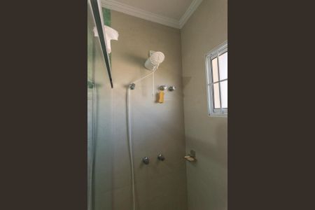 Casa à venda com 200m², 4 quartos e 2 vagas Casa à venda com 200m², 4 quartos e 2 vagasBanheiro