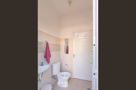 Casa à venda com 200m², 4 quartos e 2 vagas Casa à venda com 200m², 4 quartos e 2 vagasBanheiro de Serviço