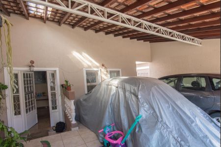 Casa à venda com 200m², 4 quartos e 2 vagas Casa à venda com 200m², 4 quartos e 2 vagasGaragem