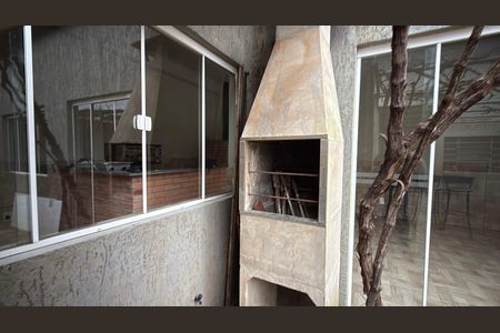 Casa à venda com 300m², 4 quartos e 2 vagasChurrasqueira