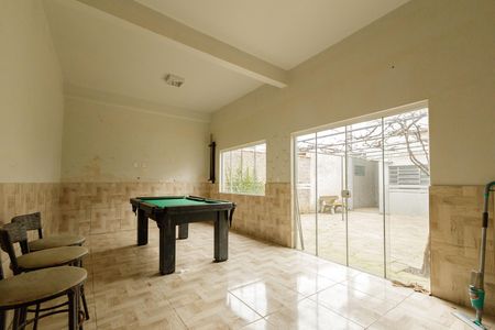 Casa à venda com 300m², 4 quartos e 2 vagasSalão de jogos