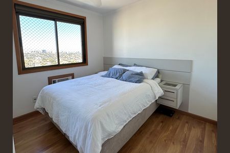 Suíte de apartamento à venda com 3 quartos, 80m² em Vila Jardim, Porto Alegre