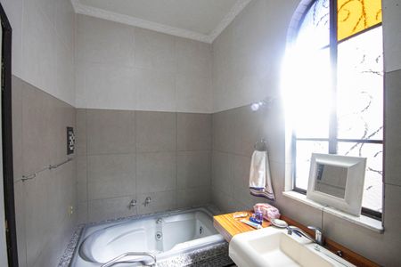 Casa para alugar com 230m², 4 quartos e 2 vagas Casa para alugar com 230m², 4 quartos e 2 vagasBanheiro da Suíte 2