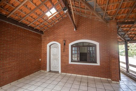 Casa para alugar com 230m², 4 quartos e 2 vagas Casa para alugar com 230m², 4 quartos e 2 vagasQuintal