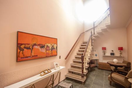 Casa para alugar com 230m², 4 quartos e 2 vagas Casa para alugar com 230m², 4 quartos e 2 vagasHall