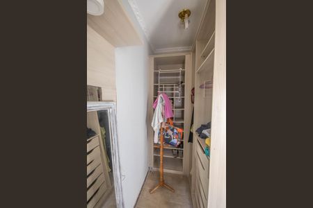 Casa para alugar com 230m², 4 quartos e 2 vagas Casa para alugar com 230m², 4 quartos e 2 vagasCloset da suíte 2