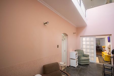 Casa para alugar com 230m², 4 quartos e 2 vagas Casa para alugar com 230m², 4 quartos e 2 vagasHall