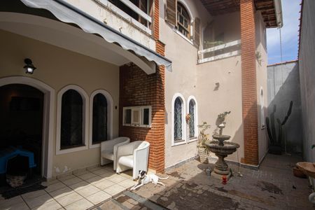 Casa para alugar com 230m², 4 quartos e 2 vagas Casa para alugar com 230m², 4 quartos e 2 vagasQuintal