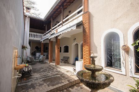 Casa para alugar com 230m², 4 quartos e 2 vagas Casa para alugar com 230m², 4 quartos e 2 vagasQuintal