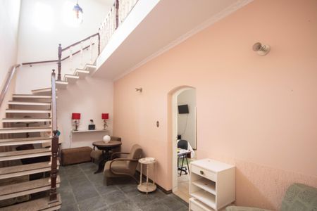 Casa para alugar com 230m², 4 quartos e 2 vagas Casa para alugar com 230m², 4 quartos e 2 vagasHall