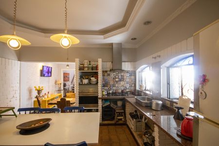 Casa para alugar com 230m², 4 quartos e 2 vagas Casa para alugar com 230m², 4 quartos e 2 vagasCozinha