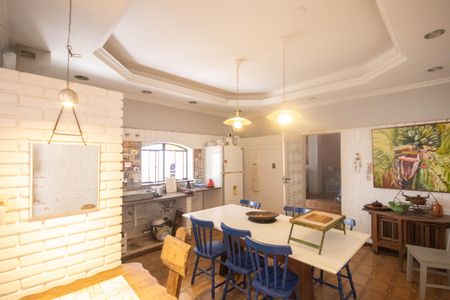 Casa para alugar com 230m², 4 quartos e 2 vagas Casa para alugar com 230m², 4 quartos e 2 vagasCozinha