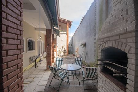 Casa para alugar com 230m², 4 quartos e 2 vagas Casa para alugar com 230m², 4 quartos e 2 vagasChurrasqueira