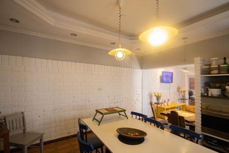 Casa para alugar com 230m², 4 quartos e 2 vagas Casa para alugar com 230m², 4 quartos e 2 vagasCozinha