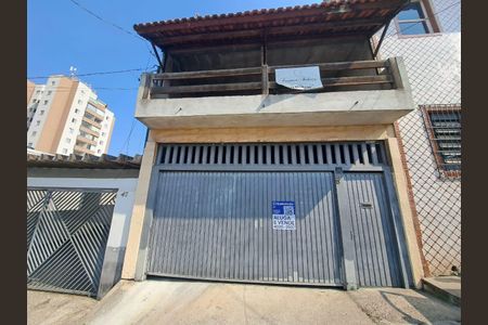 Casa à venda com 120m², 3 quartos e 2 vagasFachada