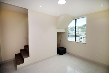 Sala de apartamento à venda com 3 quartos, 96m² em Olaria, Rio de Janeiro