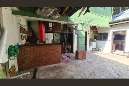 Casa à venda com 220m², 3 quartos e 3 vagas Casa à venda com 220m², 3 quartos e 3 vagasChurrasqueira