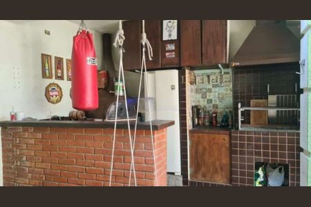 Casa à venda com 220m², 3 quartos e 3 vagas Casa à venda com 220m², 3 quartos e 3 vagasChurrasqueira