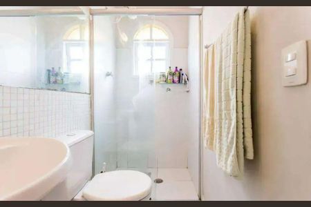 Casa à venda com 240m², 3 quartos e 2 vagasBanheiro