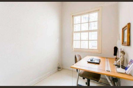 Casa à venda com 240m², 3 quartos e 2 vagasEscritório