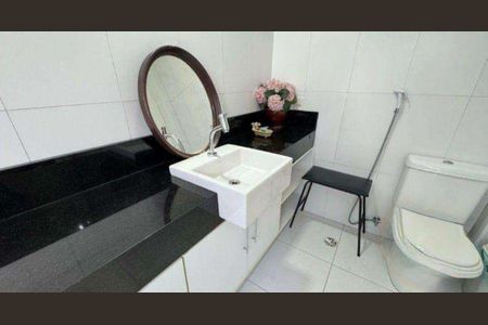 Banheiro de casa à venda com 3 quartos, 220m² em Vila Nova Conceição, São Paulo